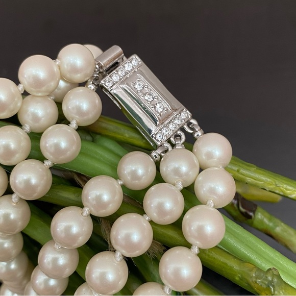 Vintage CAROLEE Signed 3-Strand Silver Box Clasp Faux Pearl Necklace - Picture 10 of 12